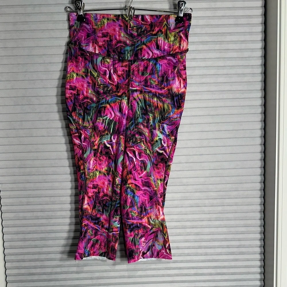 Lululemon high rise 17” cropped neon pants